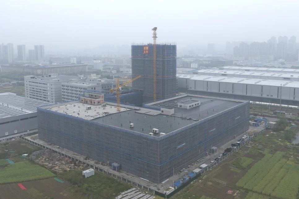 智能中央厨房项目主体结构顺利完成封顶.jpg